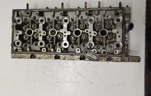 Volkswagen Touran II Engine head 04L10373