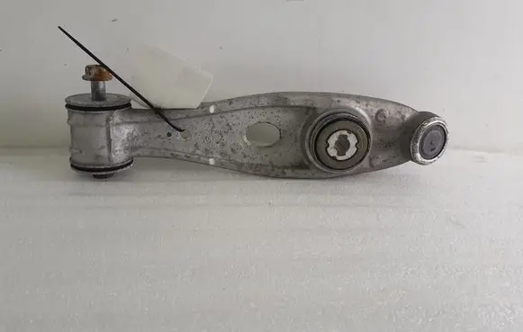 Front lower control arm/wishbone