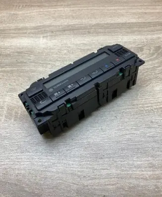 Volkswagen PASSAT B5 Climate control unit 3B1907044D