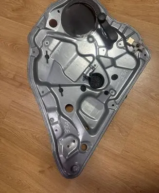 Volkswagen Polo Rear door manual window regulator 6Q6839756