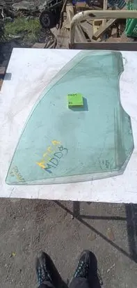 Ford Focus Front door window glass four-door 1212123