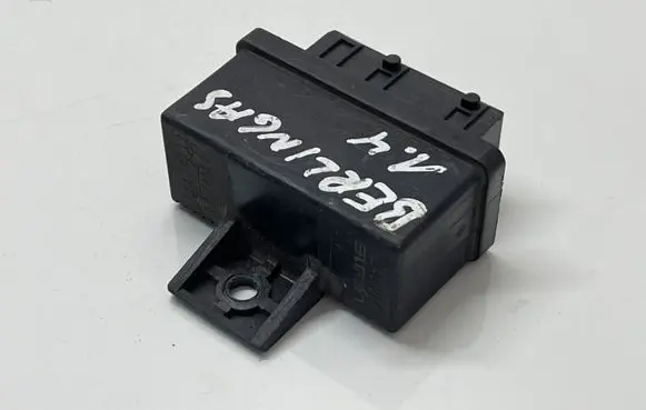Citroen Berlingo Fuel pump relay 240107