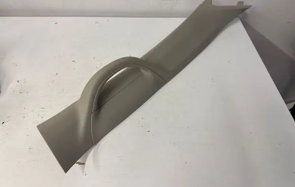 Chrysler Pacifica (D)pillar trim (top) 101852060AYR 5RH52PD2AG