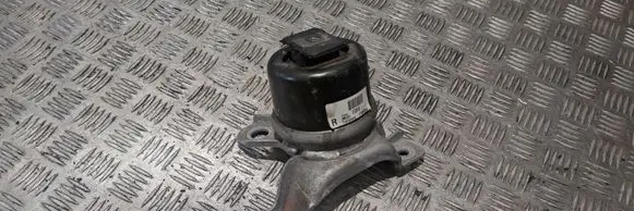 Volvo XC60 Engine mount bracket 31330135