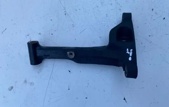 Toyota Avensis T250 Engine mounting bracket 3311805010
