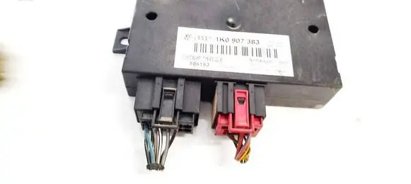 Volkswagen PASSAT B6 Tow bar relay 1K0907383