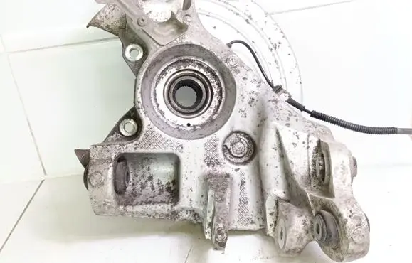 Rear wheel hub spindle/knuckle