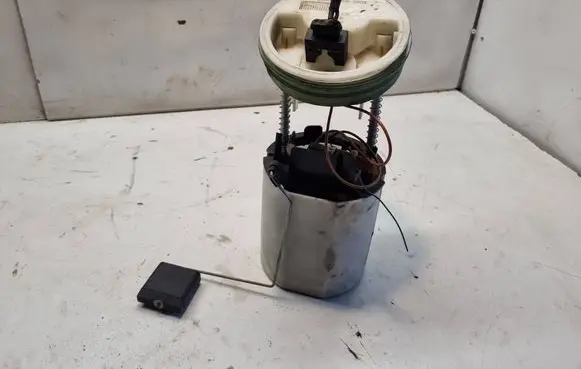 Mercedes-Benz CLS C219 In-tank fuel pump A2C53143021
