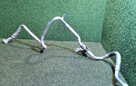 Opel Vivaro Air conditioning (A/C) pipe/hose 924807649R 93459101