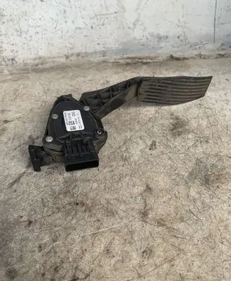 Opel Insignia A Accelerator throttle pedal 13237352