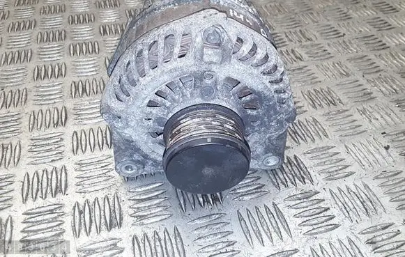 Nissan Juke I F15 Generator/alternator 231003VDIA