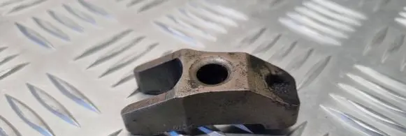 Audi A4 S4 B5 8D Fuel Injector clamp holder 