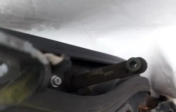Nissan Primera Rear door check strap stopper