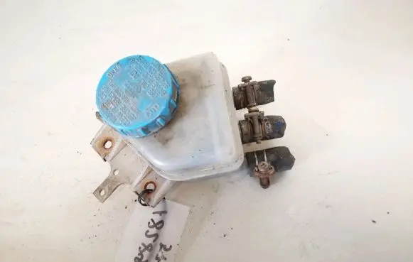 Nissan Almera Tino Brake fluid reservoir 