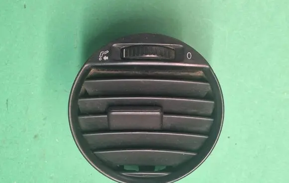 Volkswagen Caddy Dash center air vent grill 2K0819703B