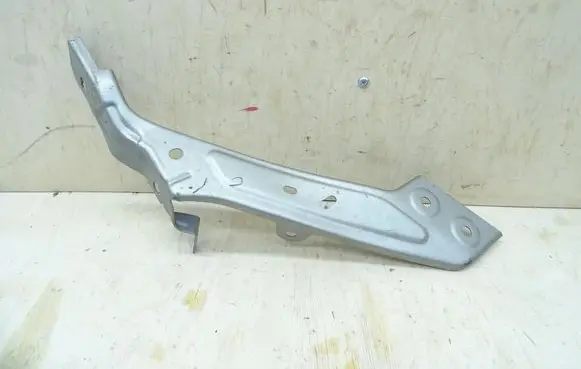 Renault Megane IV Fender mounting bracket