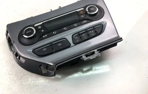 Ford Focus Climate control unit BM5T18C612CJ