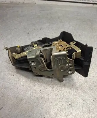 Mercedes-Benz E W210 Rear door lock 2027300635