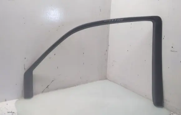 Mercedes-Benz Vito Viano W638 Front door glass trim molding A6387273371