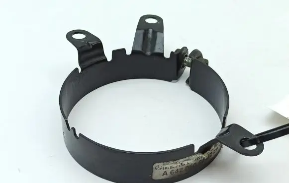 Chrysler 300 - 300C Fuel filter bracket/mount holder A6420900852