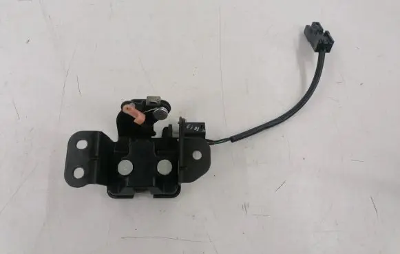 KIA Sportage Tailgate window lock/catch/latch 