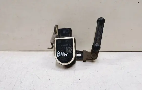 Headlight/headlamp level sensor