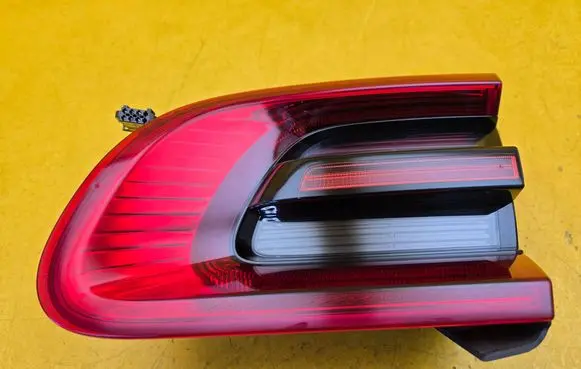 Porsche Macan (95B) Tailgate rear/tail lights 95B945094F