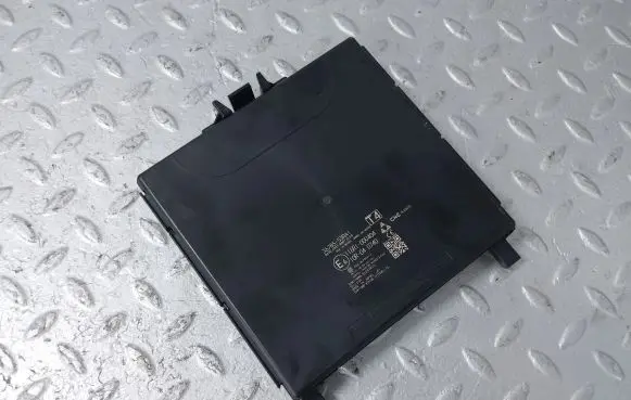 Suzuki Swift III Comfort/convenience module 3678553RA1 3677553RA1