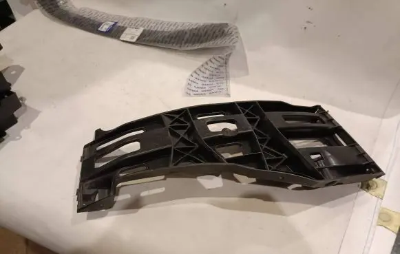 Mercedes-Benz S W221 Front bumper mounting bracket A2218850263