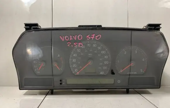 Volvo S70 V70 V70 XC Speedometer (instrument cluster) 9472524