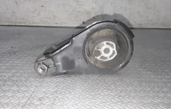 Peugeot 308 Engine mount bracket A001340