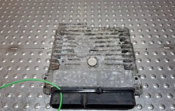 Skoda Octavia Mk2 (1Z) Engine control unit/module S27705963 03L906023LP