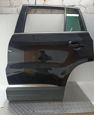 Volkswagen Tiguan Rear door