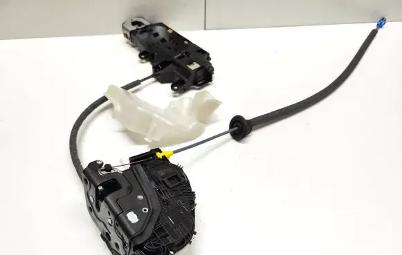Audi A5 Front door lock 8X2837016D