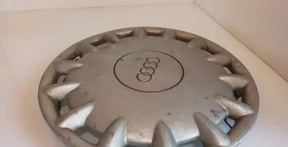 Audi A3 S3 8L R14 wheel hub/cap/trim 8D0601147
