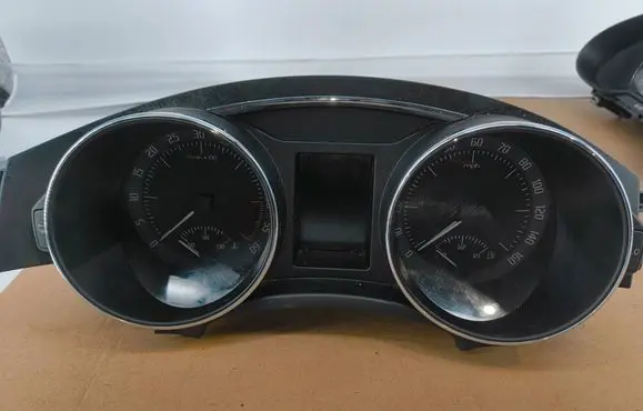 Skoda Superb B6 (3T) Speedometer (instrument cluster) 3T2920941M VD1048300 1552504671