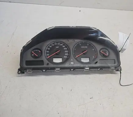 Volvo V70 Speedometer (instrument cluster) 9499671