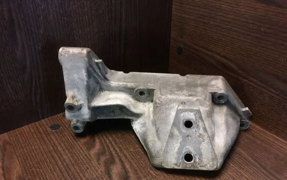 Iveco Daily 35 - 40.10 Engine mount bracket 500376599