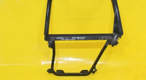 Porsche Cayenne (9PA) Rear door window/glass frame 