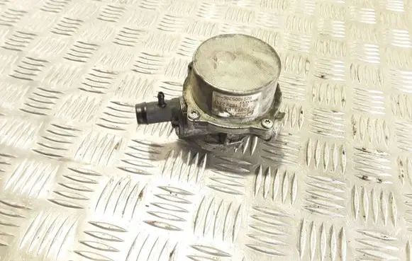 Nissan Qashqai Vacuum pump 8201005306