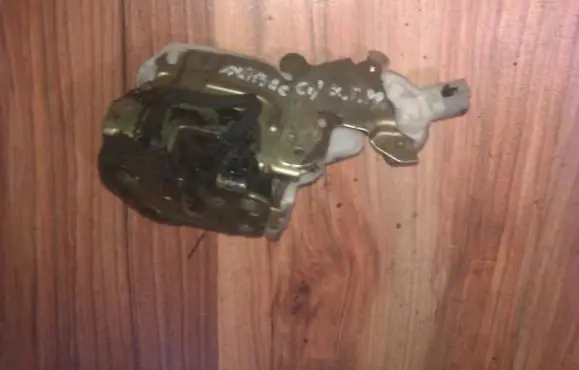 Subaru Outback Front door lock