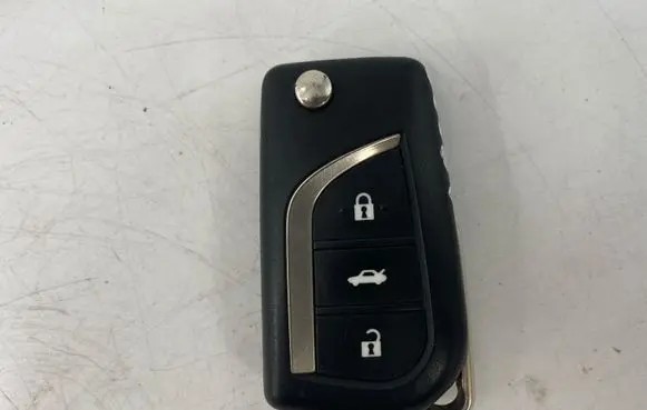 Toyota Avensis T270 Ignition key/card 