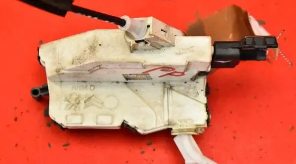 Citroen C5 Front door lock PSA574387