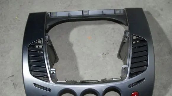 Mitsubishi L200 Panel trim 136KM 2008R