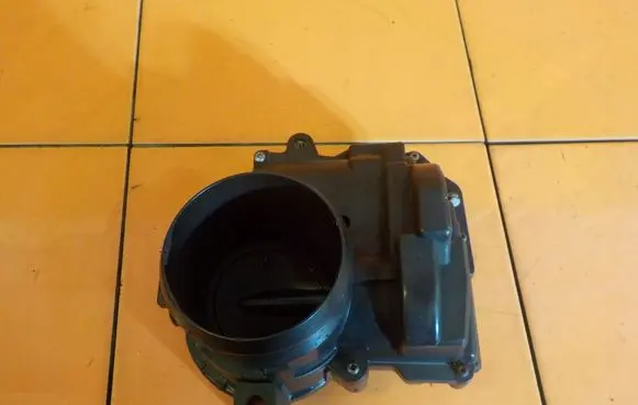Mini One - Cooper Coupe R56 Throttle body valve V757438080 4MB46