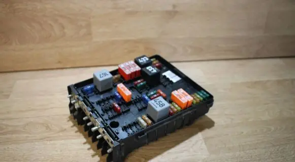 Audi A3 S3 8P Fuse module 1K0937124K