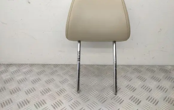 Volkswagen PASSAT B7 USA Front seat headrest 
