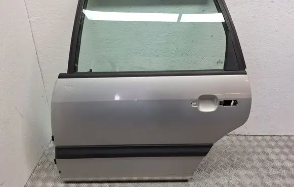 Volkswagen PASSAT B4 Rear door