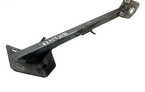 Fender mounting bracket