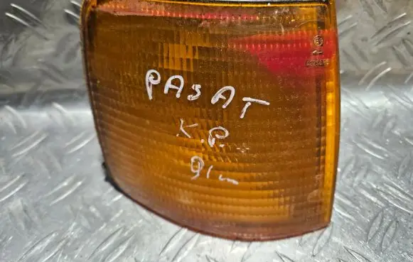 Volkswagen PASSAT B3 Front indicator light 357963050